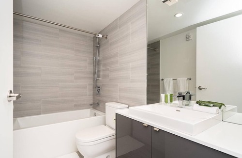 Downtown Winnipeg Condo | (1208)Downtown Glasshouse Beautiful 2BR 2BATH +Fast WiFi (311)