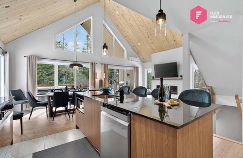 Shannon House | 13 guests/4 baths | Luxury chalet + Spa | Quebec