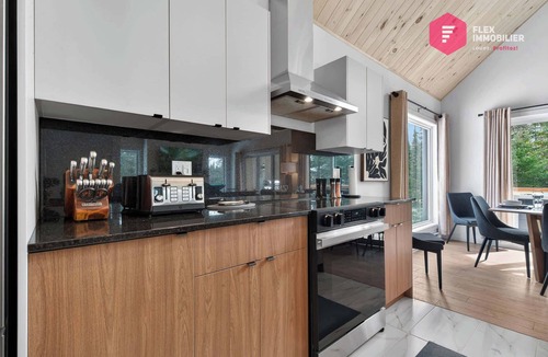Shannon House | 13 guests/4 baths | Luxury chalet + Spa | Quebec