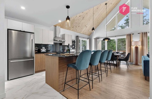 Shannon House | 13 guests/4 baths | Luxury chalet + Spa | Quebec