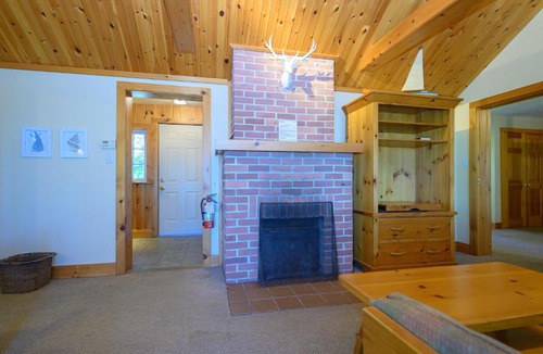 Georgina Ski Chalet | 148 Divot Simcoe Cottage private Beach, Kayak