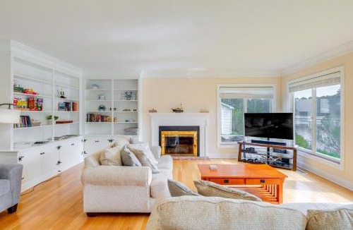 Mathews House | 15 Mi to Gloucester: Waterfront Mathews Home!