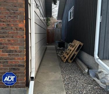 Saskatoon House | 1500 Sqft Entire Basement Cozy Private Suite
