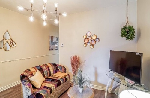 La Petite-Patrie Apartment | #170 Charming and Tastefully Furnished in Rosemont