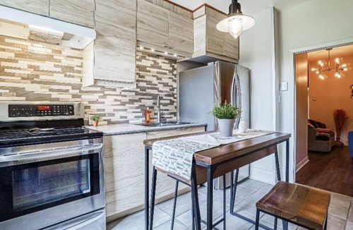 La Petite-Patrie Apartment | #170 Charming and Tastefully Furnished in Rosemont