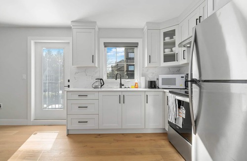 Ladner House | 1BD Cute Coach Home B in Delta!