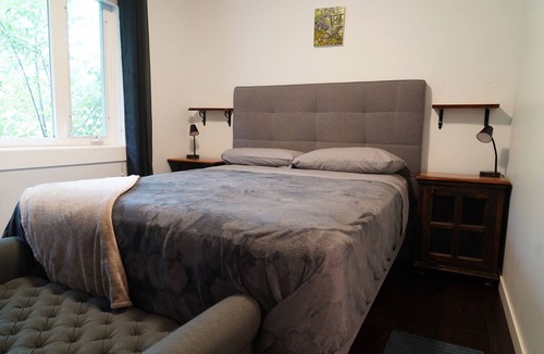 Kent Bed & Breakfast | 1Bed & Bath by Sasquatch Mtn & HHS (Pet Friendly)