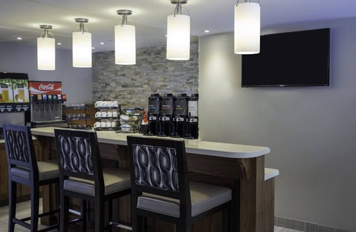 Vaughan Apartment | 1BR King Suite w/Kitchen | Free Breakfast + Gym