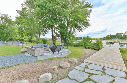 Centre Hastings Cottage | 1BR Lakefront Escape w Modern Kitchen & Firepit