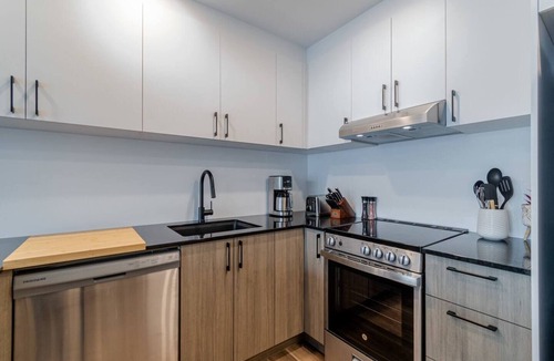 Saint-Roch Apartment | 1CH + Rooftop pool+Cuisine+Smart TV+Gym+750m QC