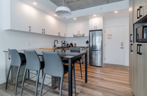 Saint-Roch Apartment | 1CH + Rooftop pool+Cuisine+Smart TV+Gym+750m QC