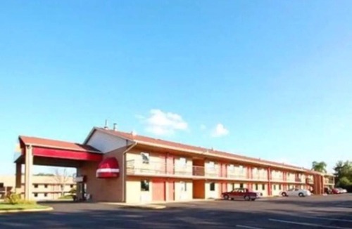 Richburg Hotel | 2 Affordable getaway featuring a single bed and great amenities