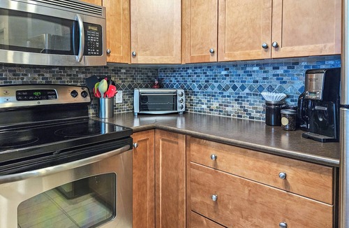Invermere Apartment | 2 BDRM plus den/Near Lake/Beach 2mins away