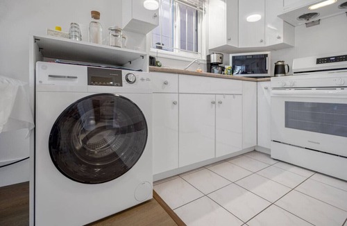 Hastings Condo | 2 Bds suite beautiful Yard near PNE