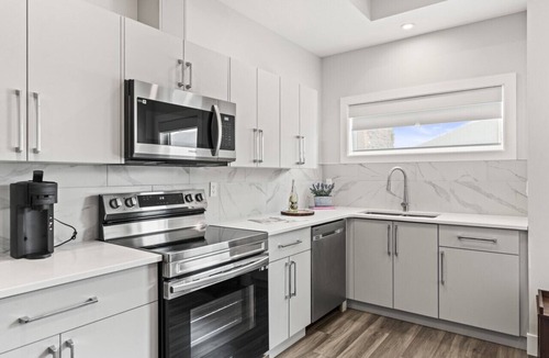 Foothills Apartment | 2 bed, 1 bath on Silver Star Mountain