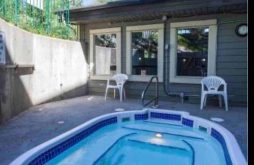 East Kootenay Apartment | 2 Bed 2 Bath with Fire Place