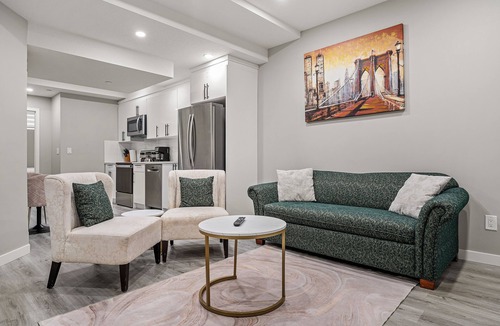 Calgary Apartment | 2 Bedrom 3 Beds Suite