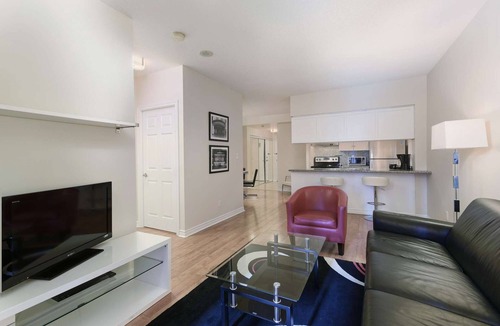 Toronto Entertainment District Apartment | 2 Bedroom/1 Bathroom Jr. Suite