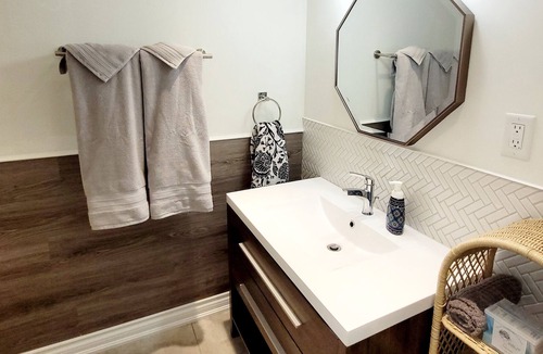 Winona Apartment | 2 Bedroom Basement Apartment between Niagara Falls and Toronto