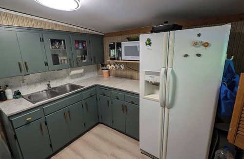 Dunnottar Cabin | 2-bedroom cabin in Matlock with parking to accommodate 2 trucks and 16' trailers