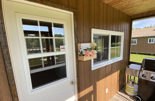 Angliers Cabin | 2 Bedroom Rustic Family Retreat Without Compromising Comfort