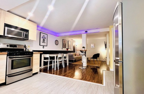 Lynn Valley House | 2-Bedroom Spacious Garden Suite