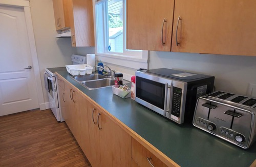 Victoria House | 2 bedroom suit in Langford Victoria. Great view and privacy.