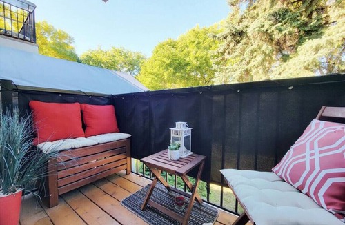 North Central Edmonton Apartment | 2 Bedroom Suite Downtown w/Parking