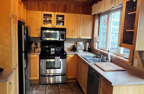 Mont-Tremblant Cottage | 2 bedroom waterfront cottage on lake Duhamel in Mont-Tremblant