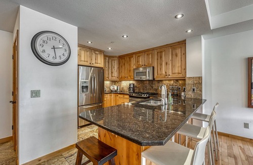 Canmore Condo | 2 Bedrooms, 2 Baths, Sleeps 4+1, short walk to Main St., stunning mountain views