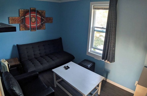 North Bay Apartment | 2 BEDROOMS + DEN, 3 mins walk from downtown and the lake