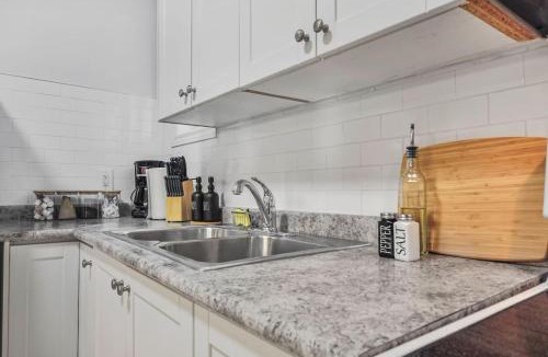 Lakeview Apartment | 2 BR 1 Bath Apt with Parking and Close to all Amenities