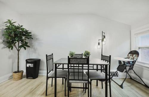 Lakeview Apartment | 2 BR 1 Bath Apt with Parking and Close to all Amenities