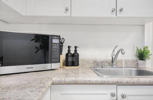 Lakeview Apartment | 2 BR 1 Bath Apt with Parking and Close to all Amenities