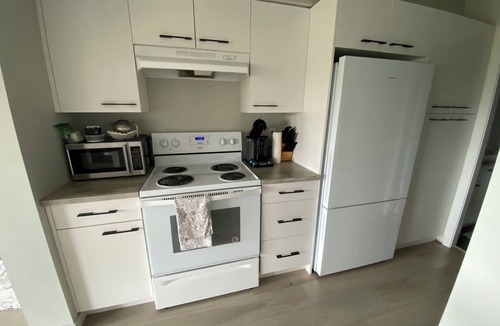 Royal Bay House | 2 BRDM MODERN Suite in Royal Bay w/Ocean View