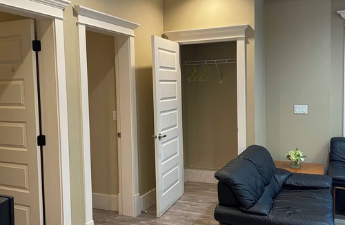Dunbar House | 2 bright bedroom near UBC