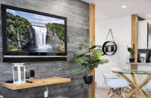 Boischatel Apartment | 2 minutes from the falls | Private terrace | Sleeps 6
