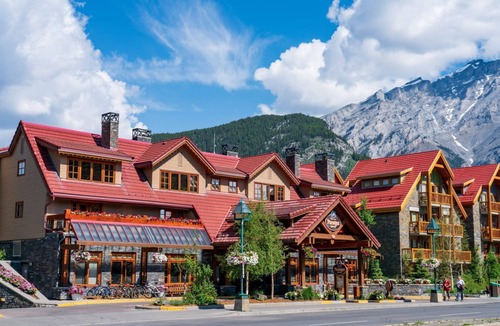 Banff Apartment | 2 Queens w/Hot Tubs in Downtown Banff