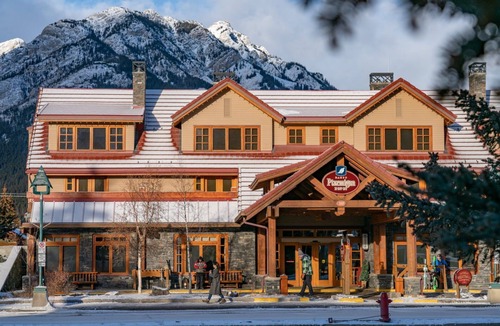 Banff Apartment | 2 Queens w/Hot Tubs in Downtown Banff