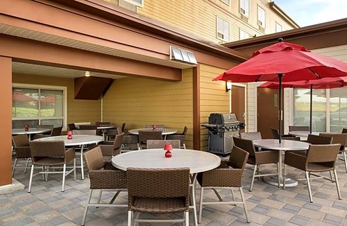 Red Deer Hotel | 2-Star Hotel ∙ TownePlace Suites by Marriott Red Deer