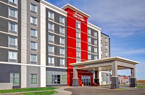 Medicine Hat Hotel | 2-Star Hotel ∙ Hampton Inn & Suites - Medicine Hat