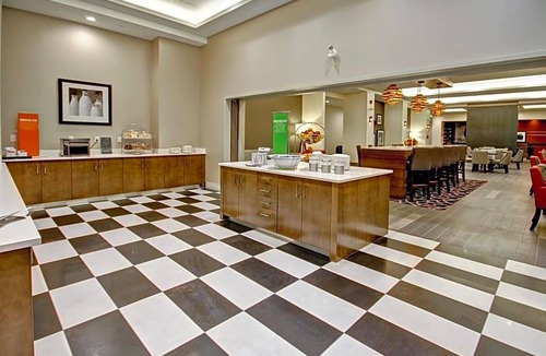 Medicine Hat Hotel | 2-Star Hotel ∙ Hampton Inn & Suites - Medicine Hat
