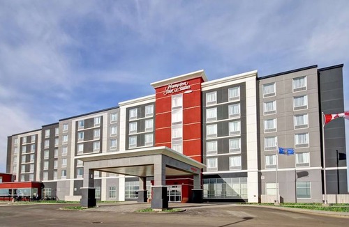 Medicine Hat Hotel | 2-Star Hotel ∙ Hampton Inn & Suites - Medicine Hat