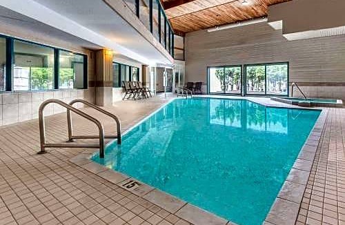 Quesnel Hotel | 2-Star Hotel ∙ Ramada by Wyndham