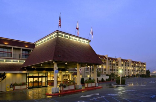 Downtown Hotel | 2 Units | Bright & Inviting Two Room Suite Ideal for a Relaxing Stay in Eureka