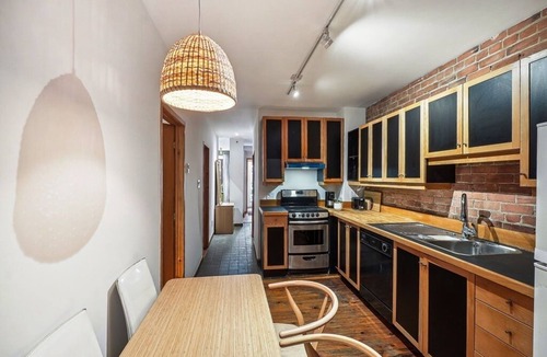 Plateau Mont Royal Apartment | #202 Cozy Stylish Unit in Plateau Mont-Royal