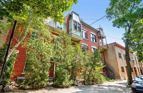 Plateau Mont Royal Apartment | #202 Cozy Stylish Unit in Plateau Mont-Royal