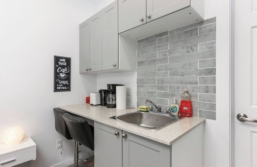 Laval Apartment | #202 Downtown's Exquisite Luxury Studio