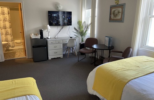 Port Elgin Hotel | 206 - Standard Rm -2 Double Beds - 2nd Floor