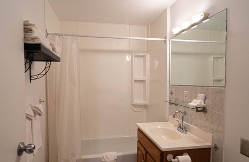 Cap de la Madeleine House | 223 Charming double room